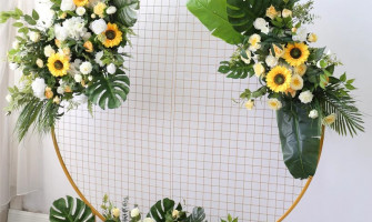 Creating a Floral Arch for an Event